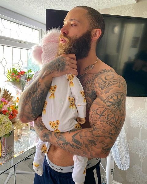 Ashley Cain holding his daughter Azaylia.